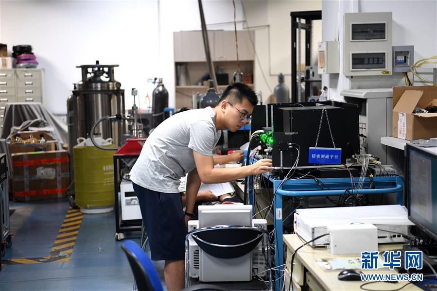 (在習近平新時代中國特色社會主義思想指引下——新時代新作為新篇章·習近平總書記關切事·圖文互動)(7)探“微觀世界” 抓“關鍵變量”——我國科學家與量子“糾纏”的故事