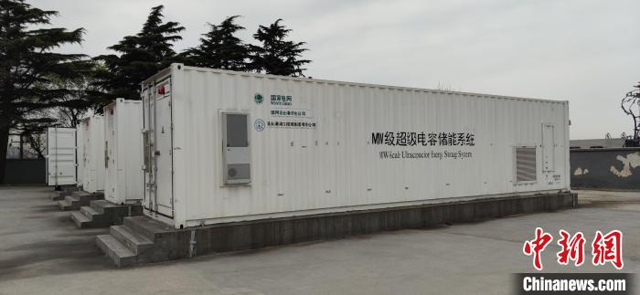 儲能站現(xiàn)場?！∠难?攝